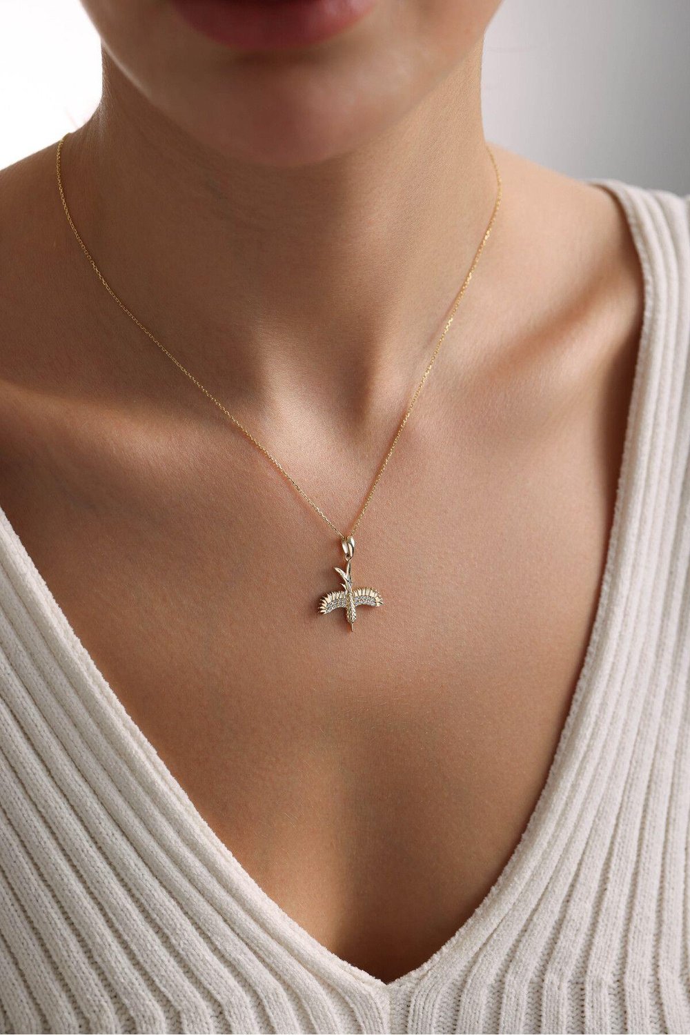 Stone Flying Bird Necklace 45 cm