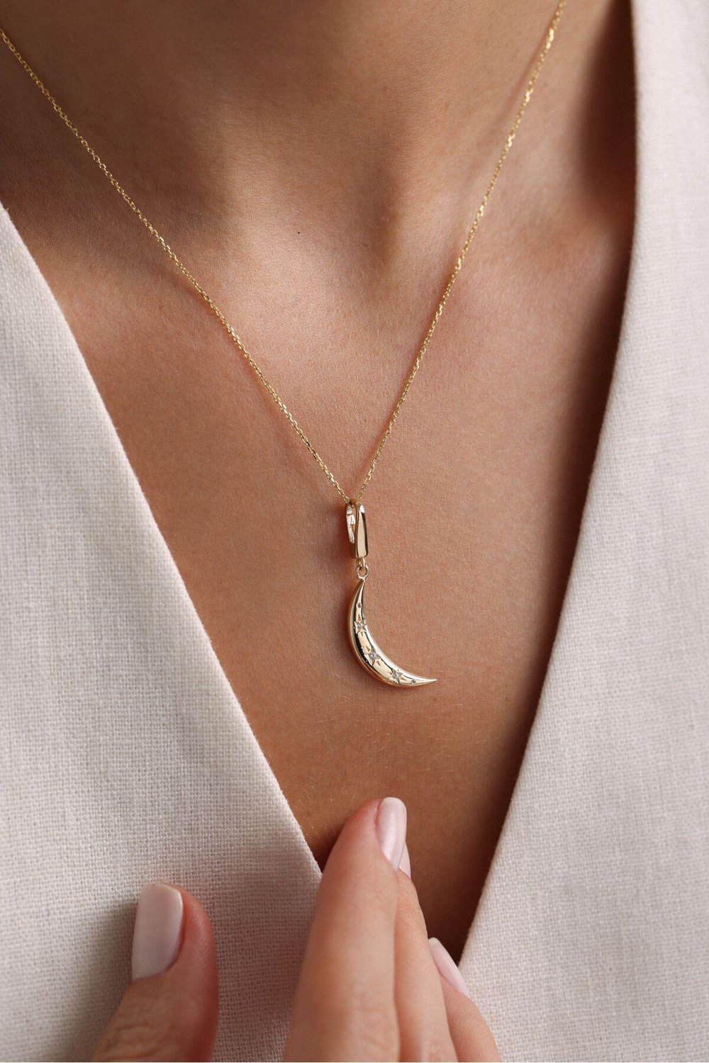 Stone Hilal Ay Kilitli Charm Pendant