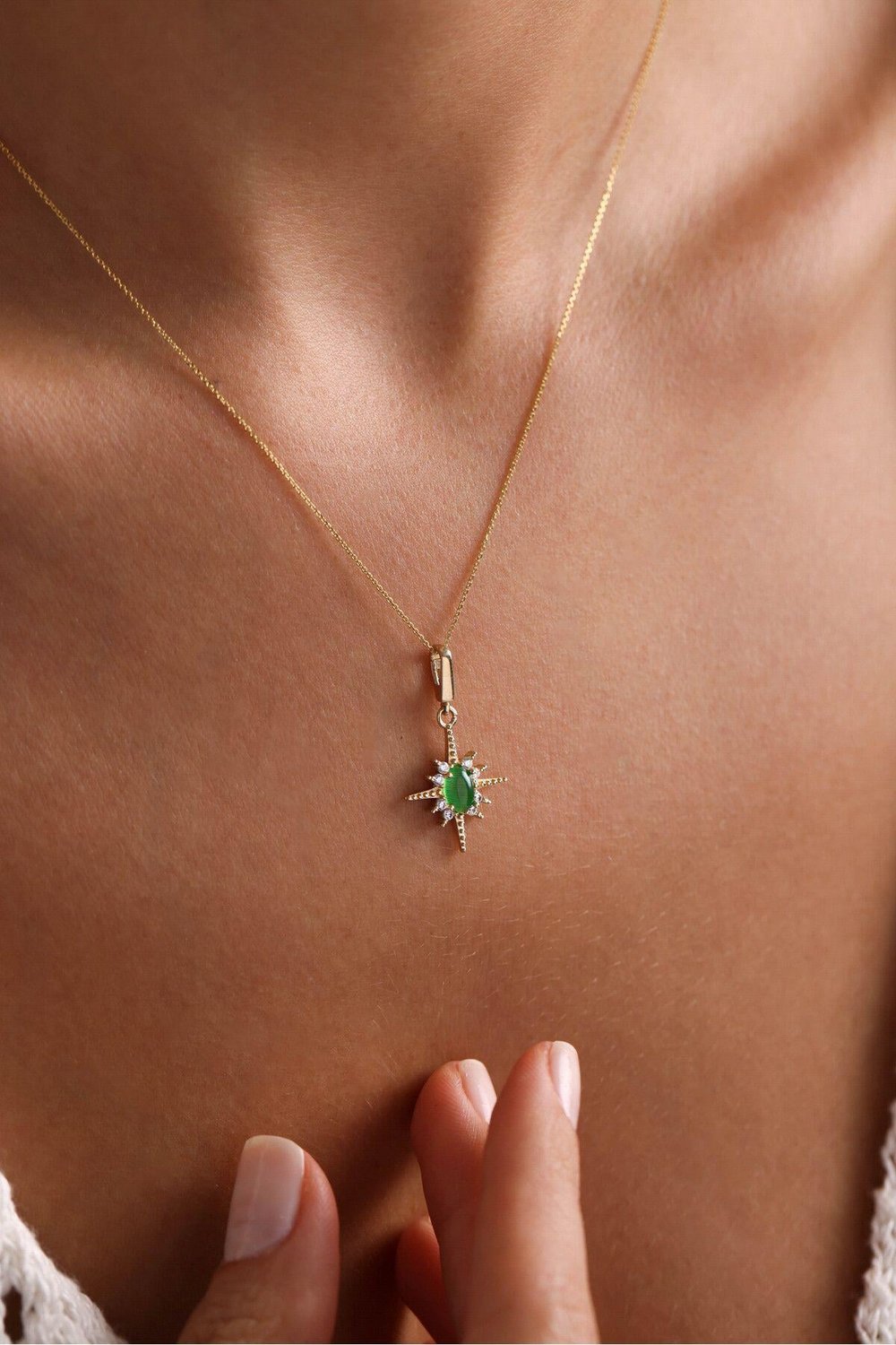 Yeşil Oval Stone Kutup Yıldızı Kilitli Charm Necklace 45 cm
