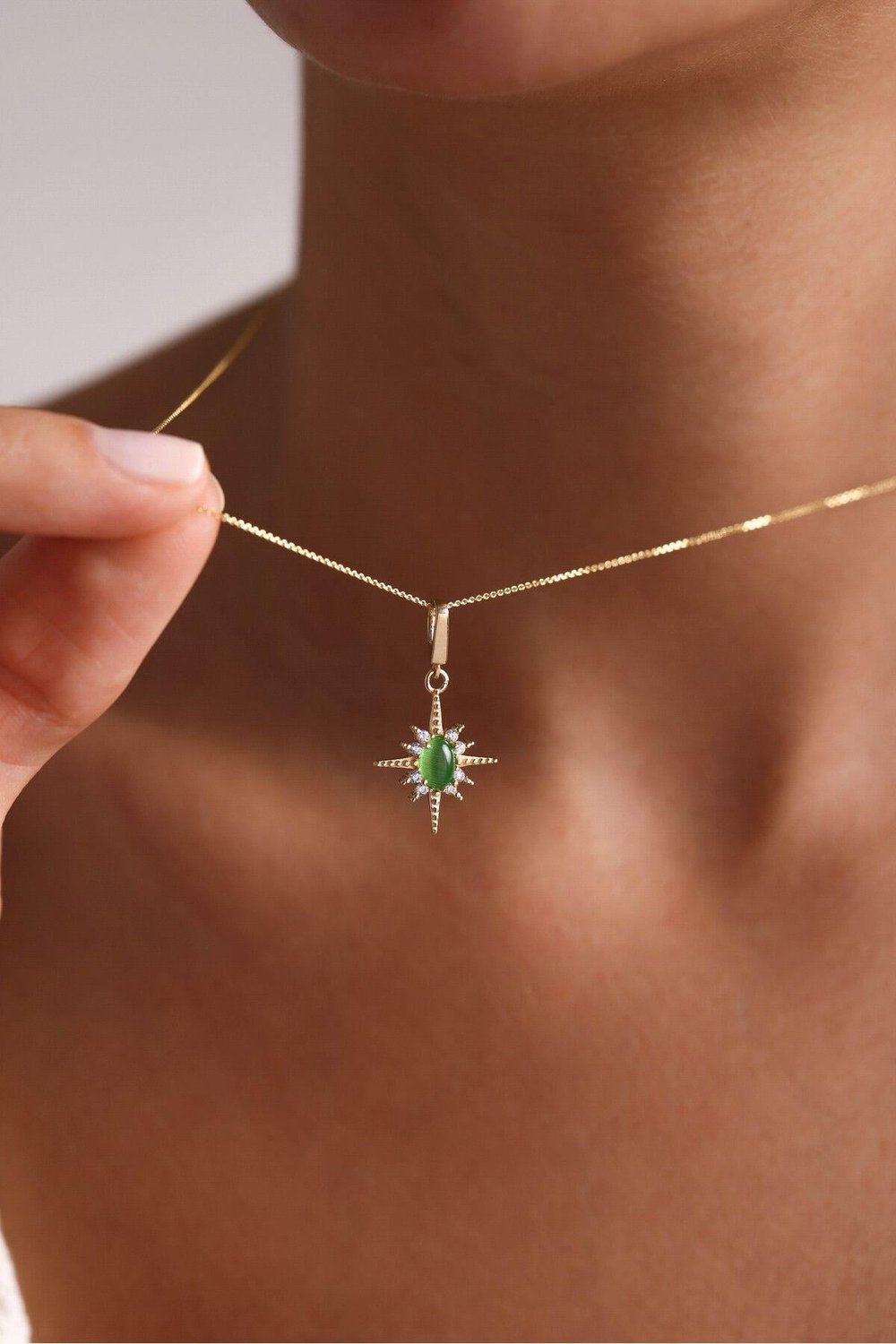 Yeşil Oval Stone Kutup Yıldızı Kilitli Charm Necklace 45 cm