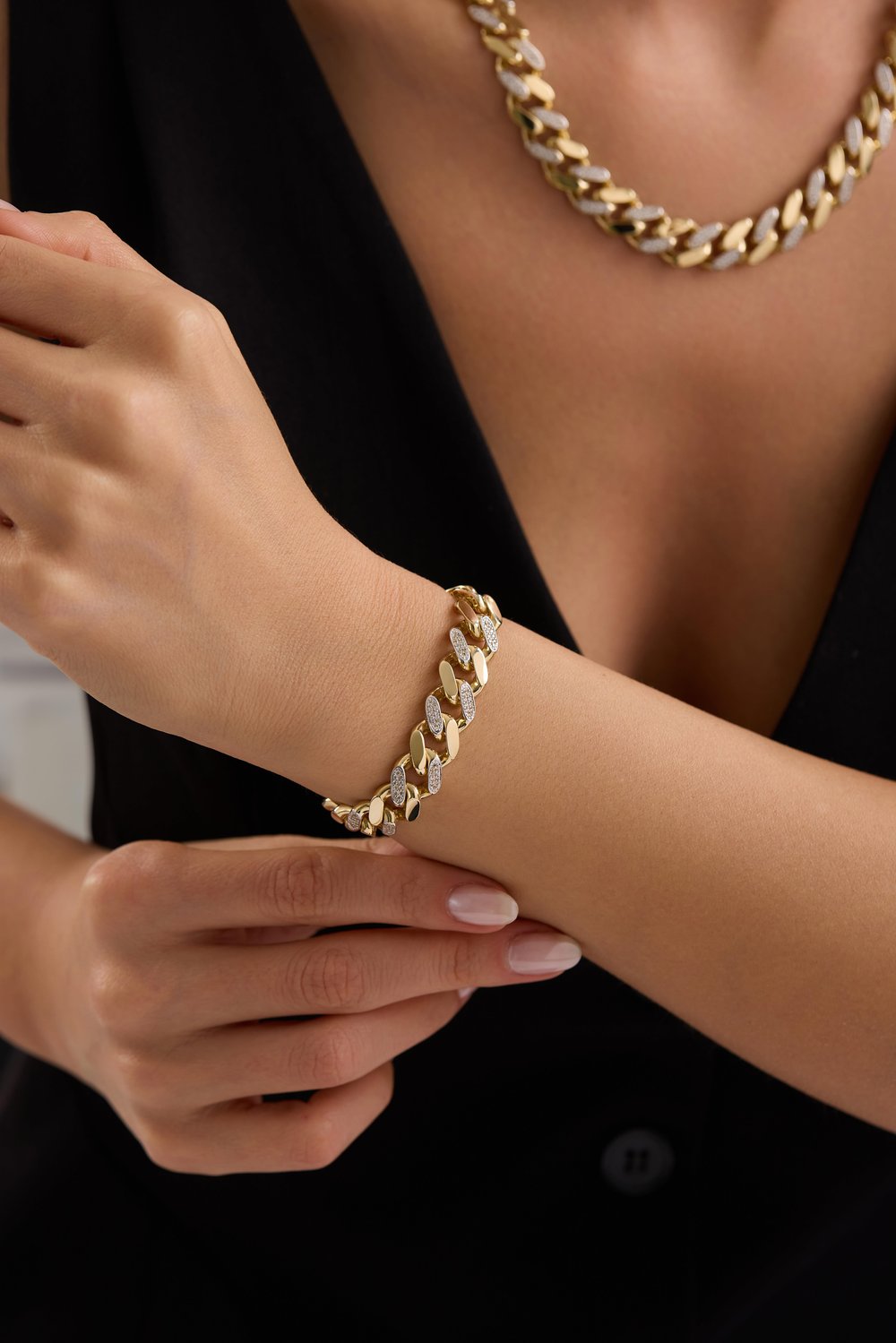 Scarlet Gurmet Bracelet