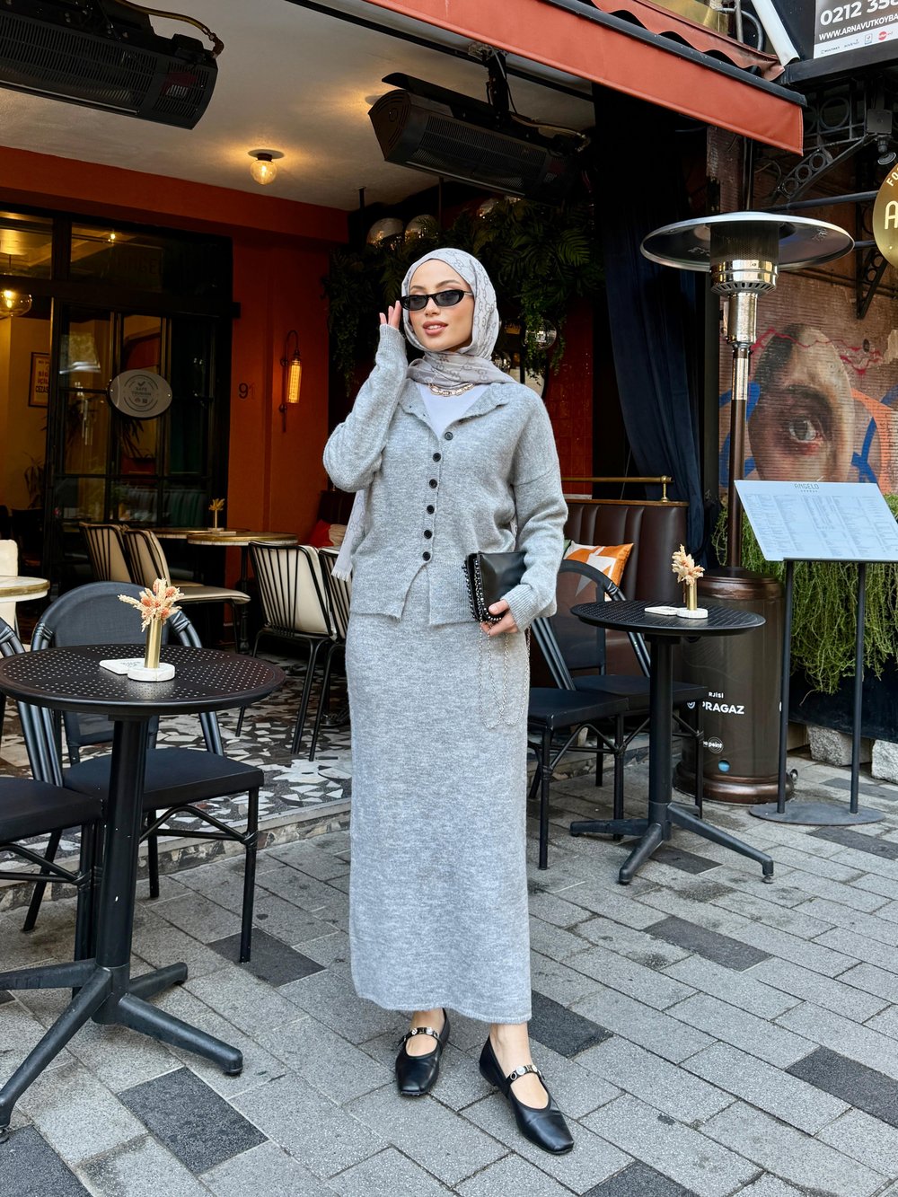 Etekli Gri Triko Takım
