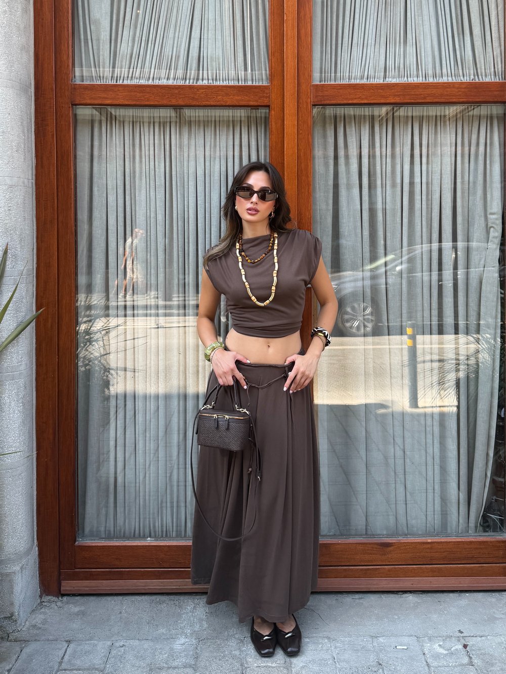 Omuz Drapeli Pileli Unuz Etekli Takım Kahve