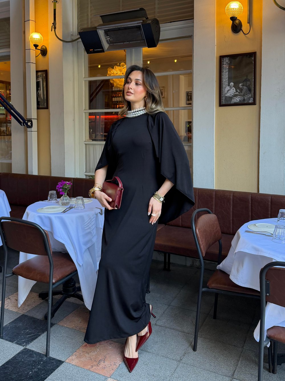 Pelerin Detay Sırt Dekolteli Maxi Boy Elbise Siyah 