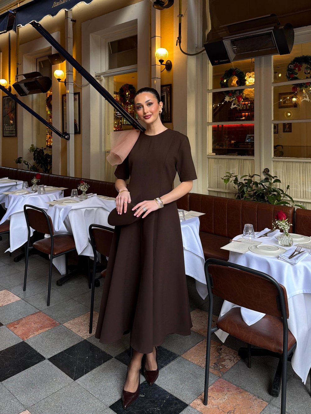 Tül Detaylı Bisiklet Yaka Uzun Elbise Kahverengi