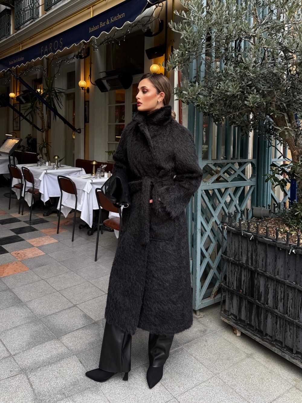 Uzun Siyah Yün Kaşe Kaban 