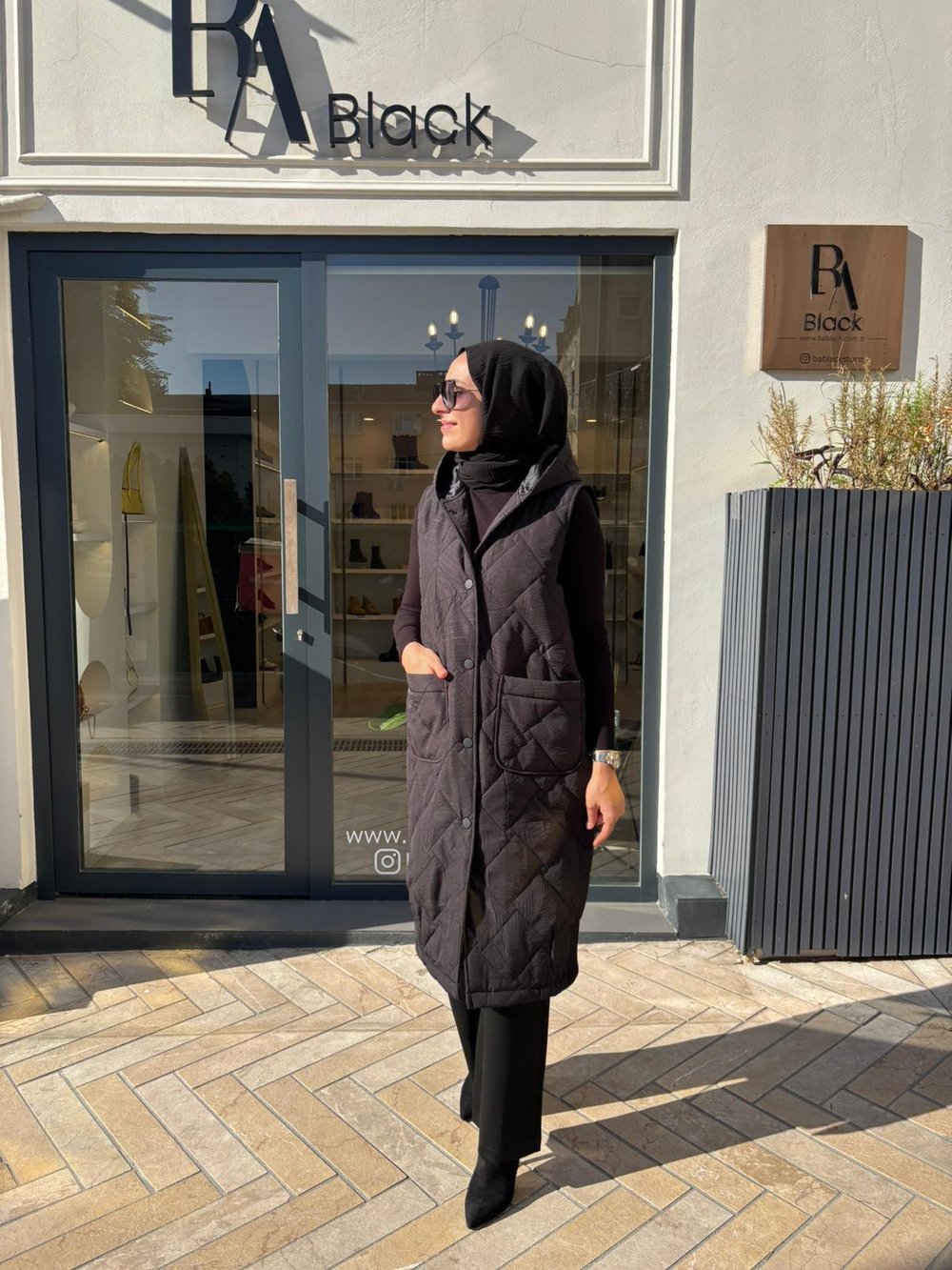 505329 Kapüşonlu Kadın Yelek Siyah