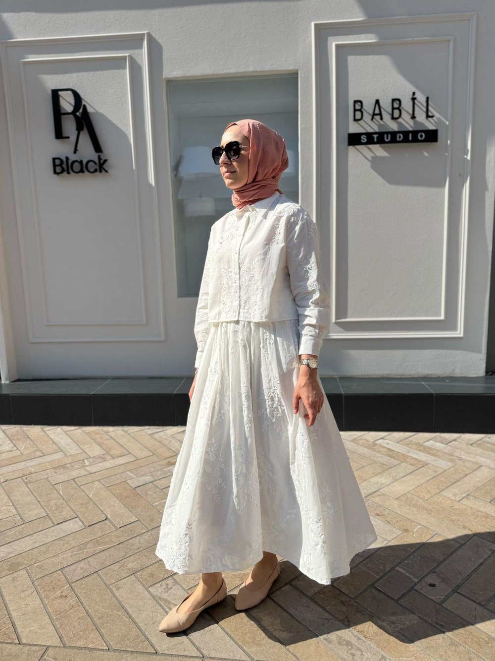 Bella Aplik Detaylı Brode Etekli Takım Beyaz