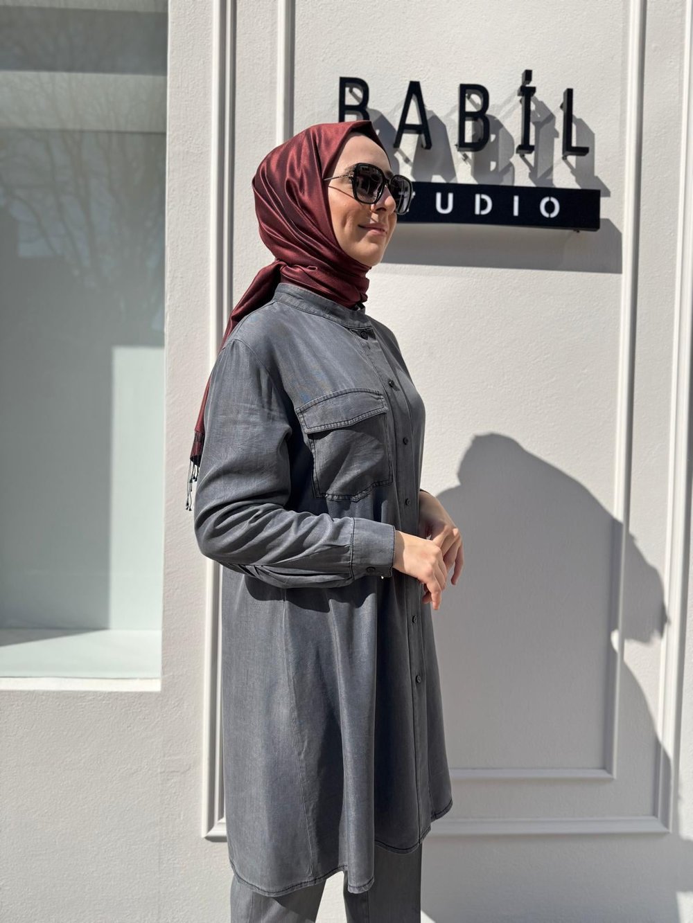 Cepli Düğmeli Kadın İnce Kot Gömlek Gri