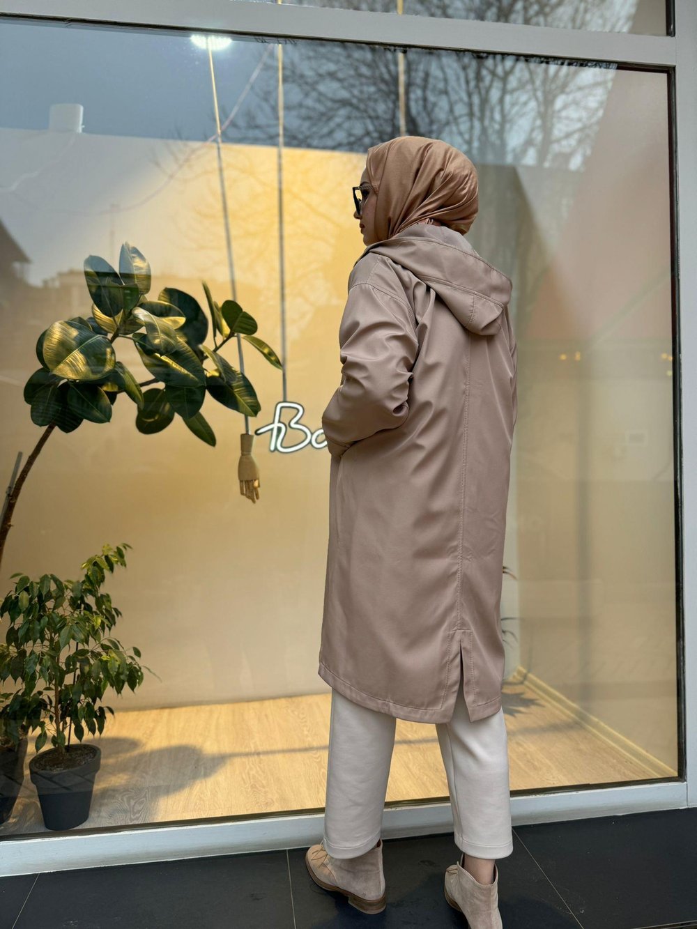 Kapüşonlu Kadın Yağmurluk Bej