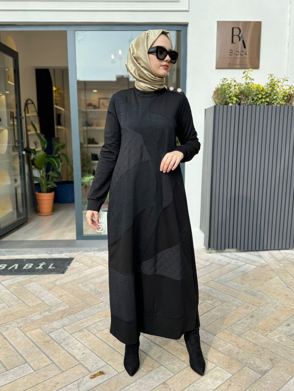 Kapütone Detay Düğmeli Kadın Elbise Siyah