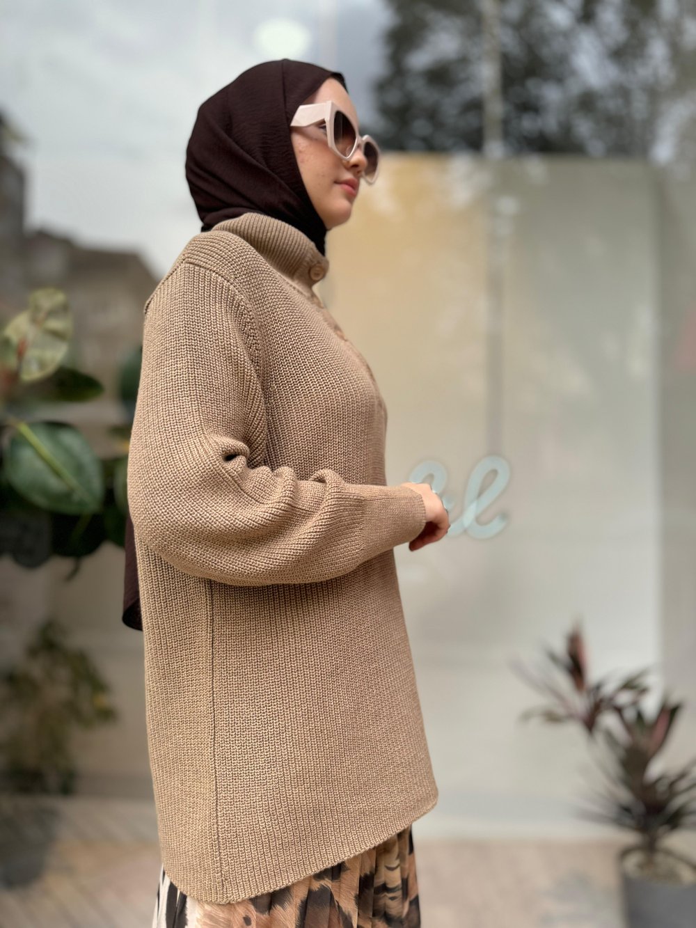 Maniz Yaka Düğmeli Kadın Kazak Camel