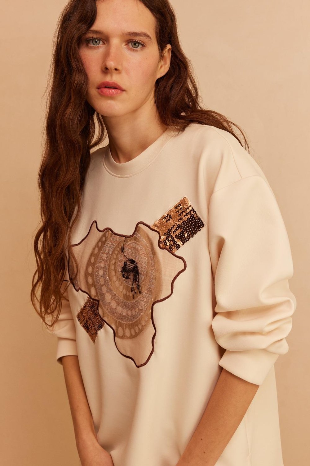EMBROIDERY SWEAT EKRU