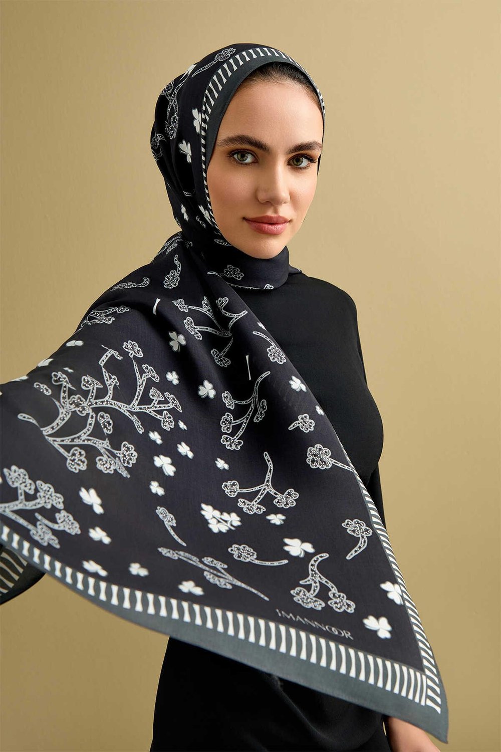 Yonca Bahçesi Siyah Floş Viskon Şal 70x210