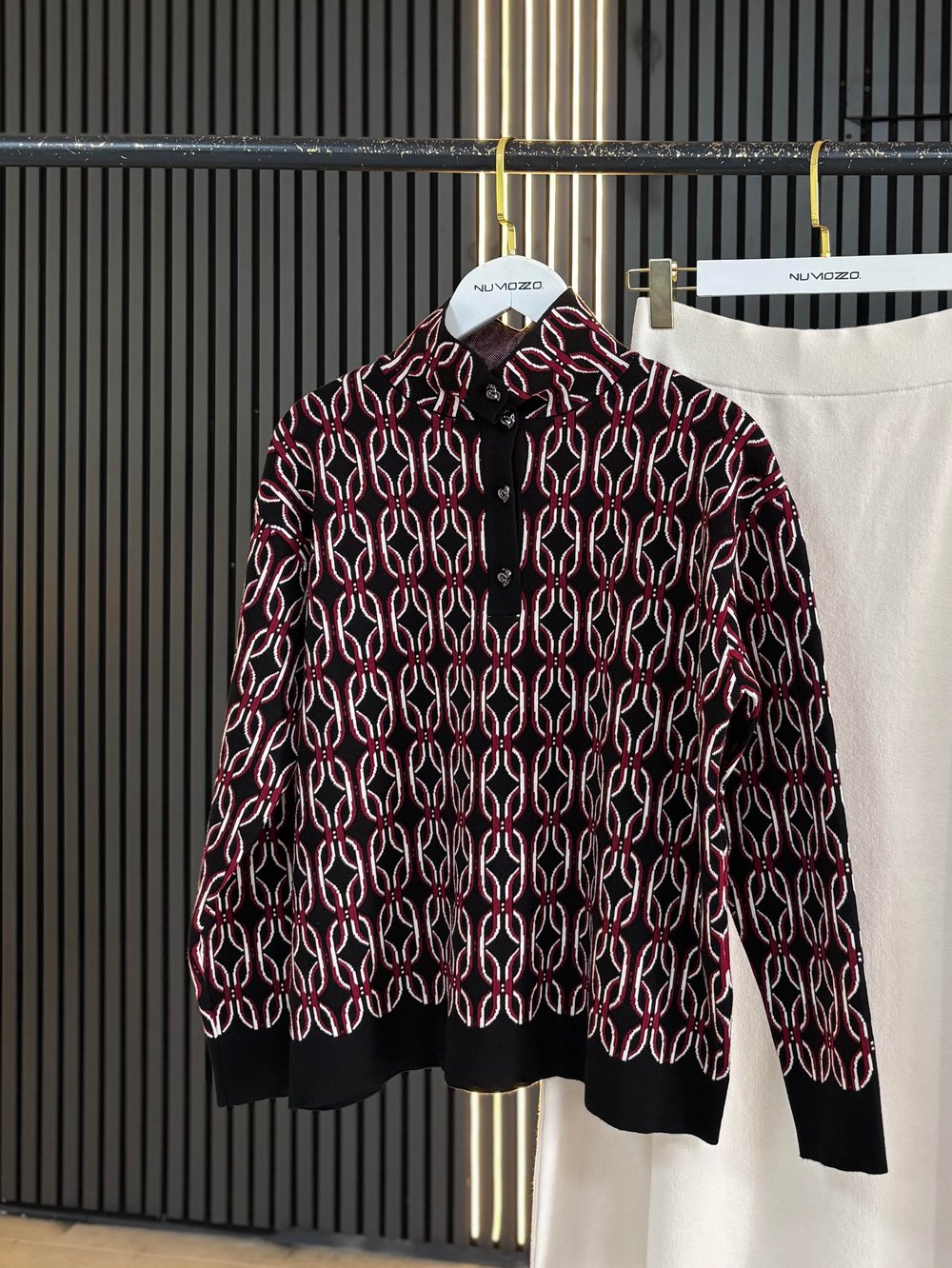 DÜĞMELİ TRİKO HIRKA