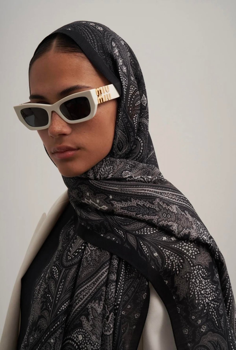 Moreno Silk Black Freesia