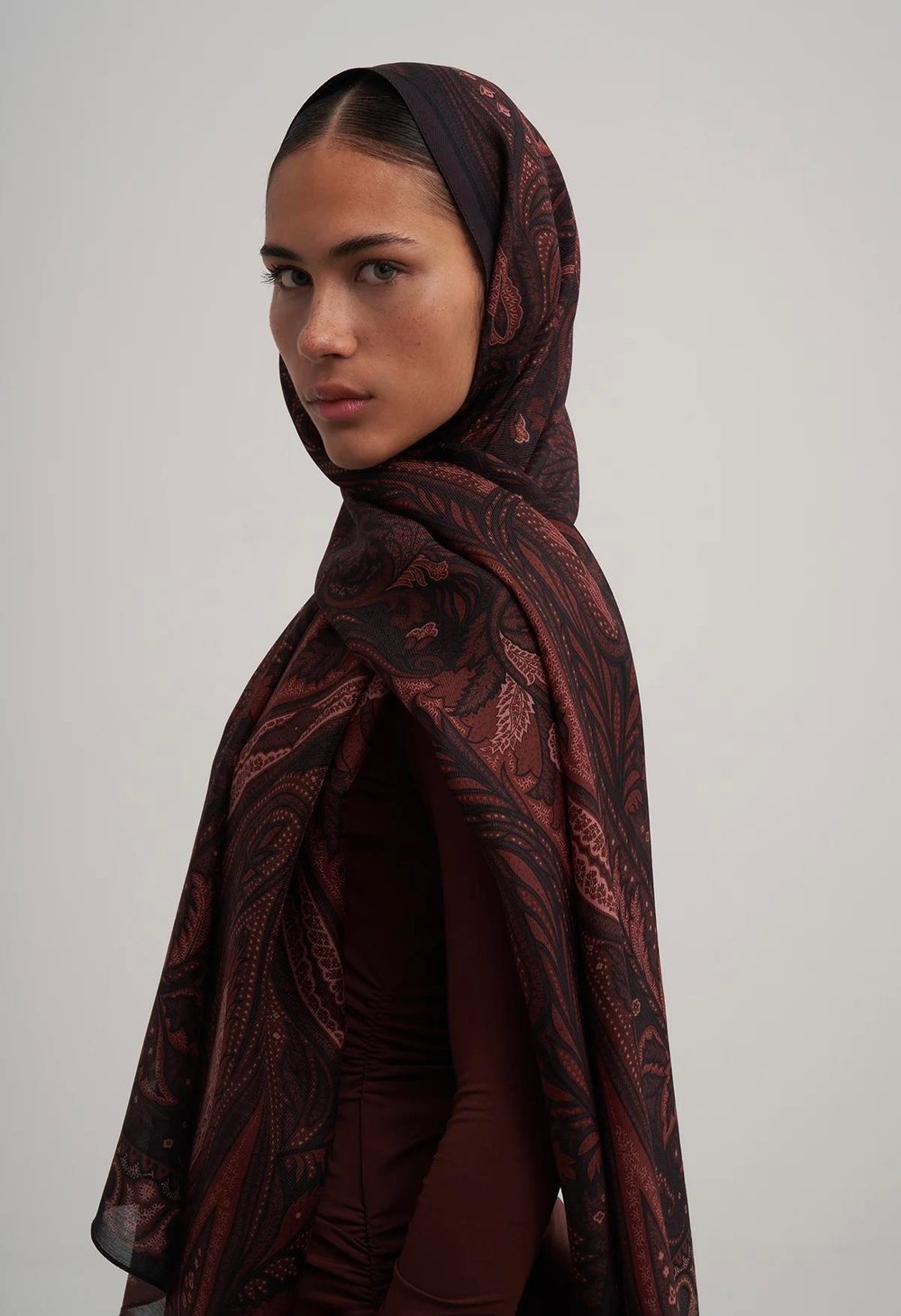 Moreno Silk Bordeaux Freesia