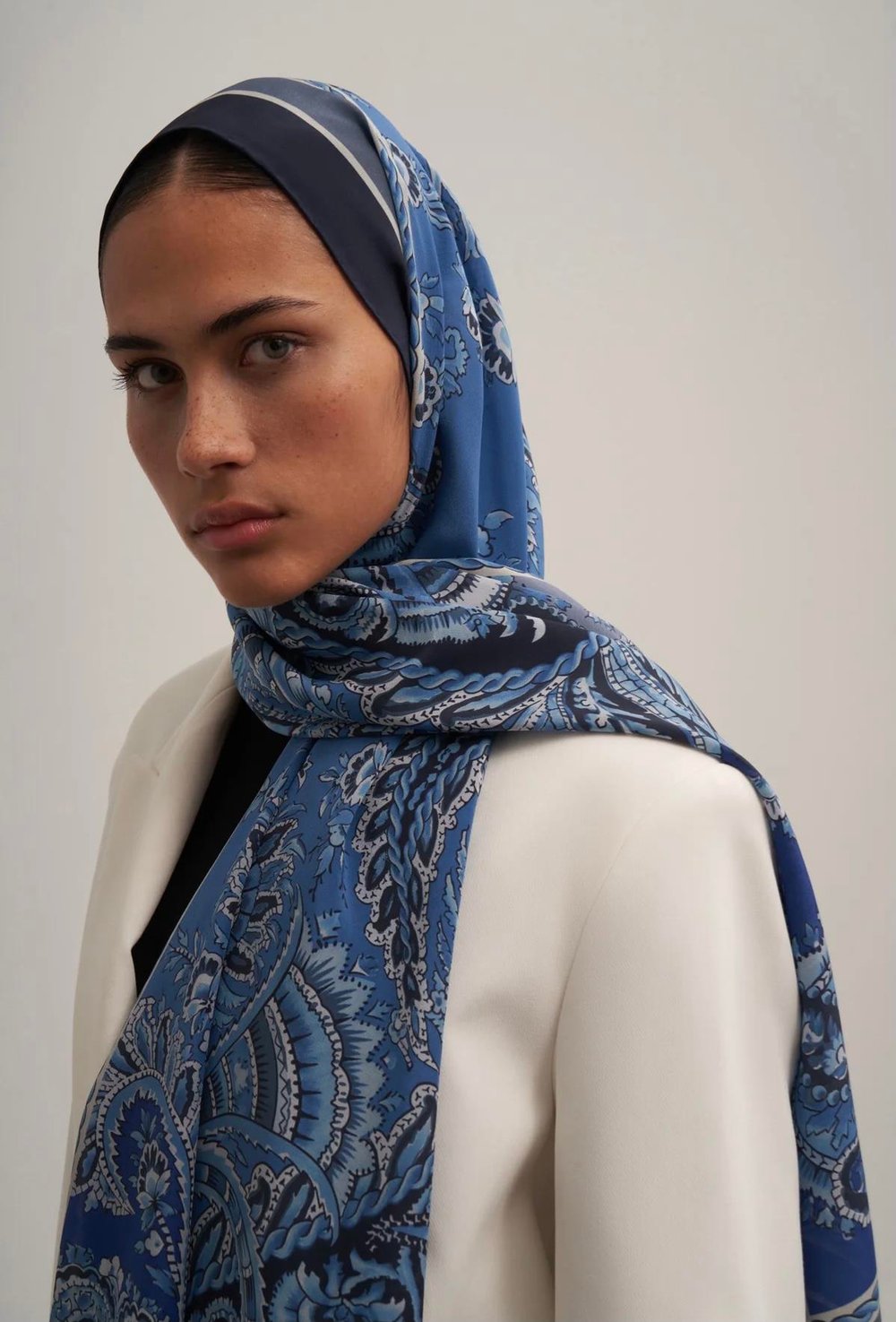 Moreno Silk Peony Blue Paisley