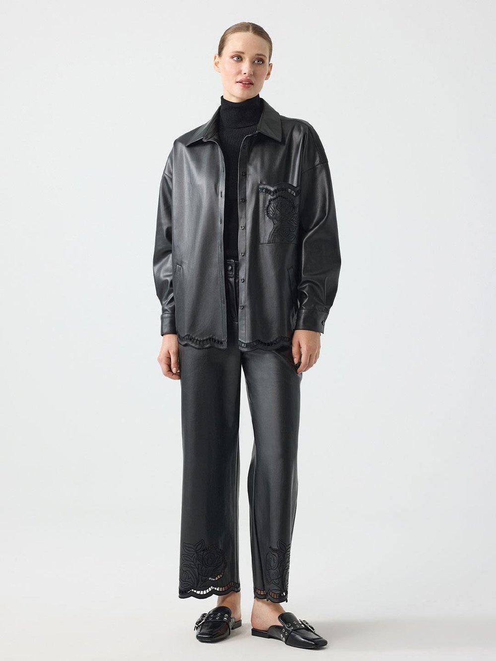 NAKIŞ DETAYLI DERİ TAKIM SİYAH