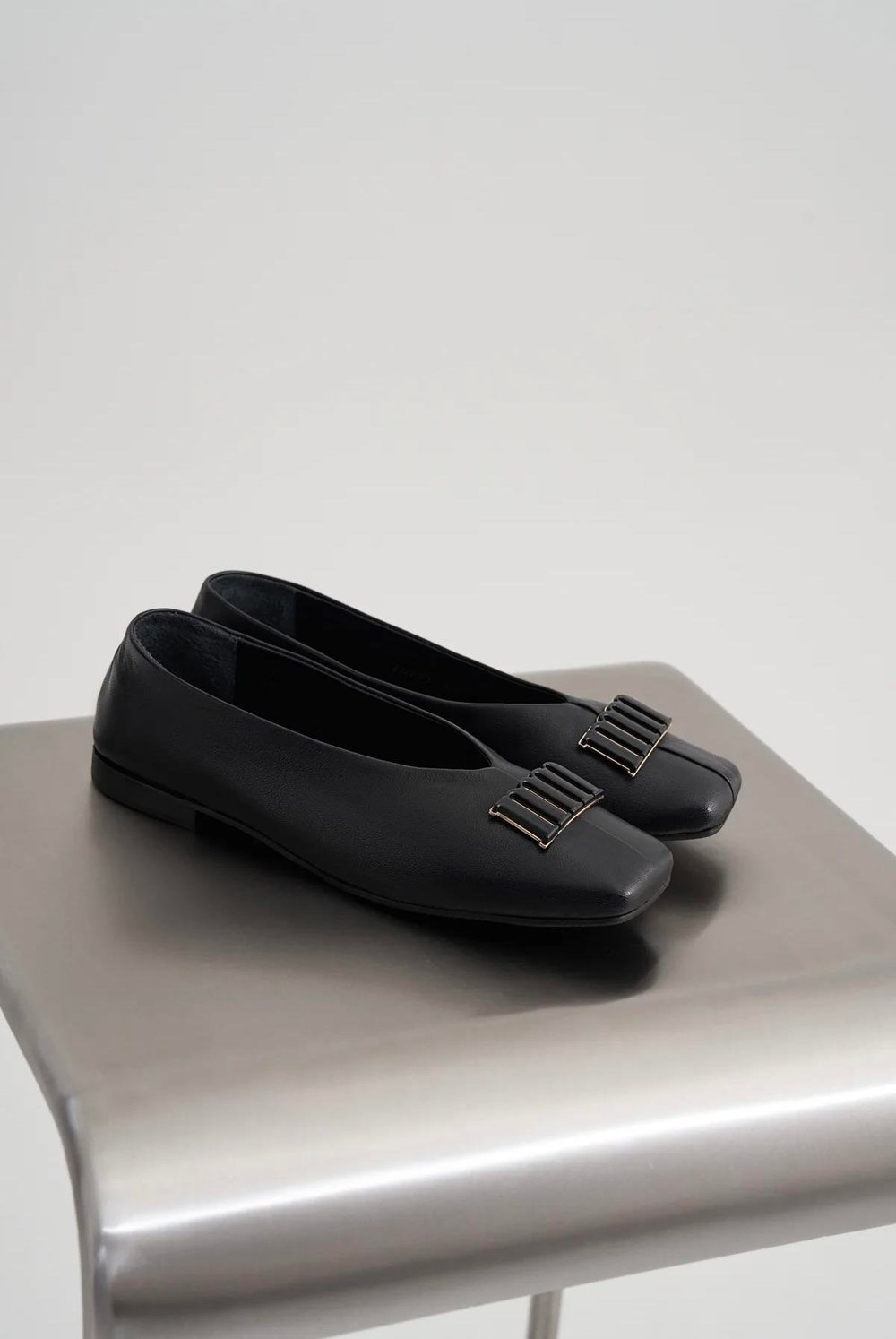 Siyah Kare Burun Babet