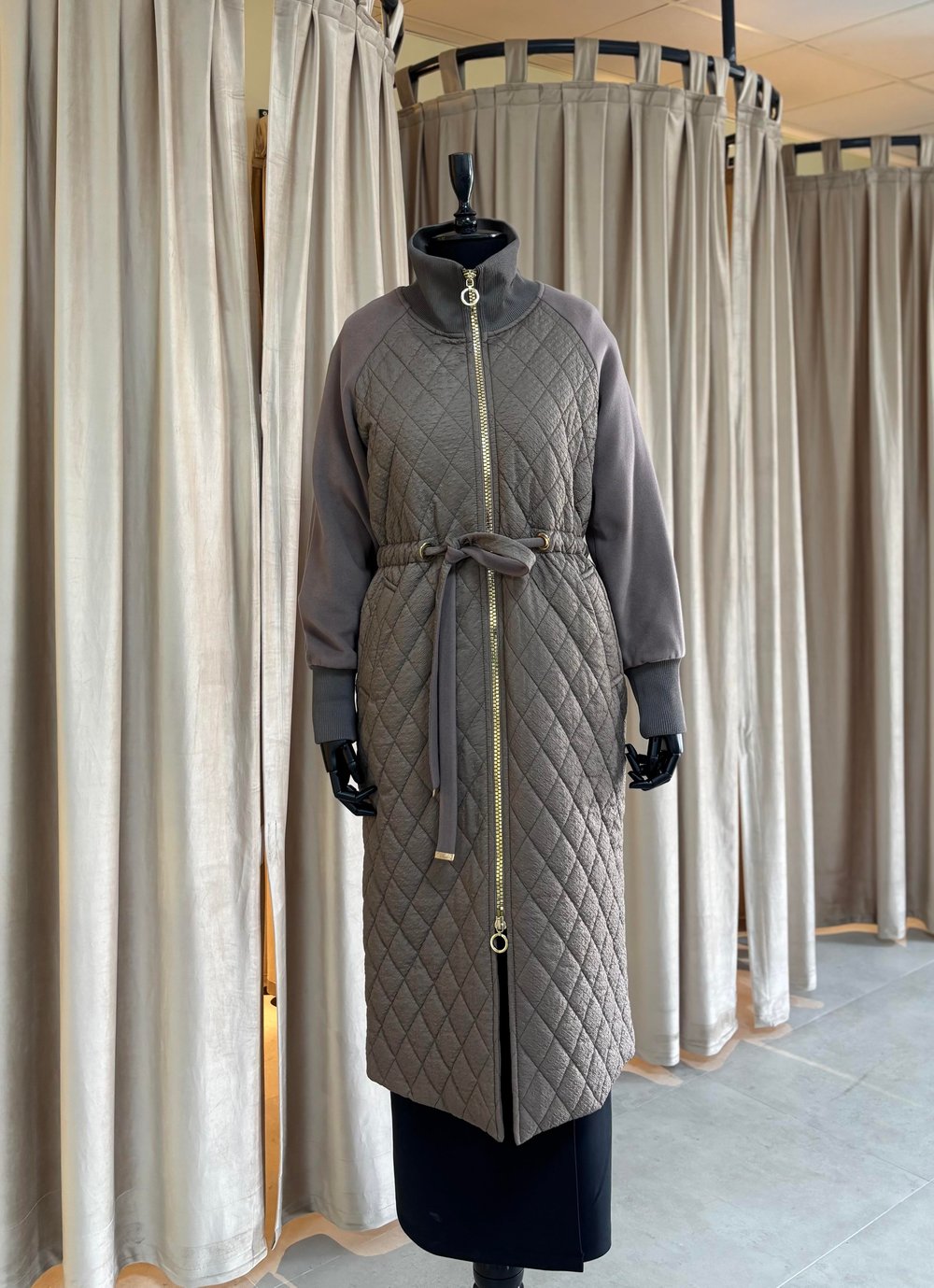 Velure Kapitone Uzun Mont