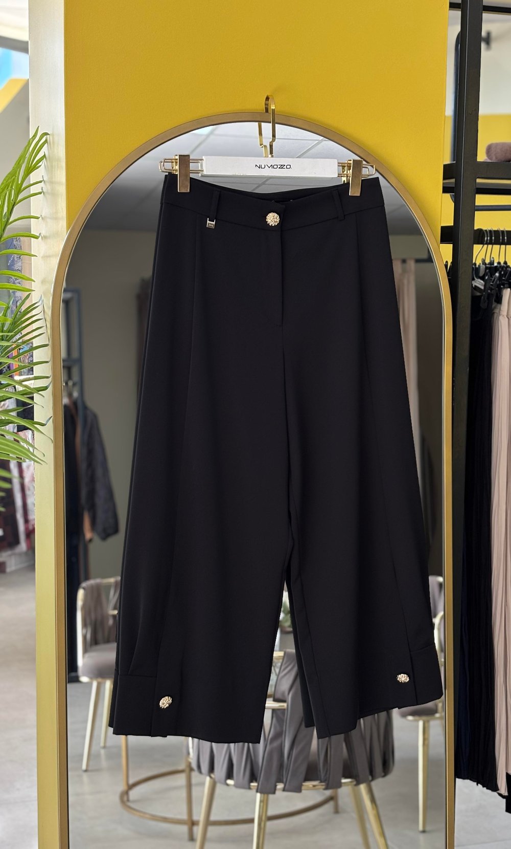 Venüs Paçası Pileli Düğmeli Pantolon