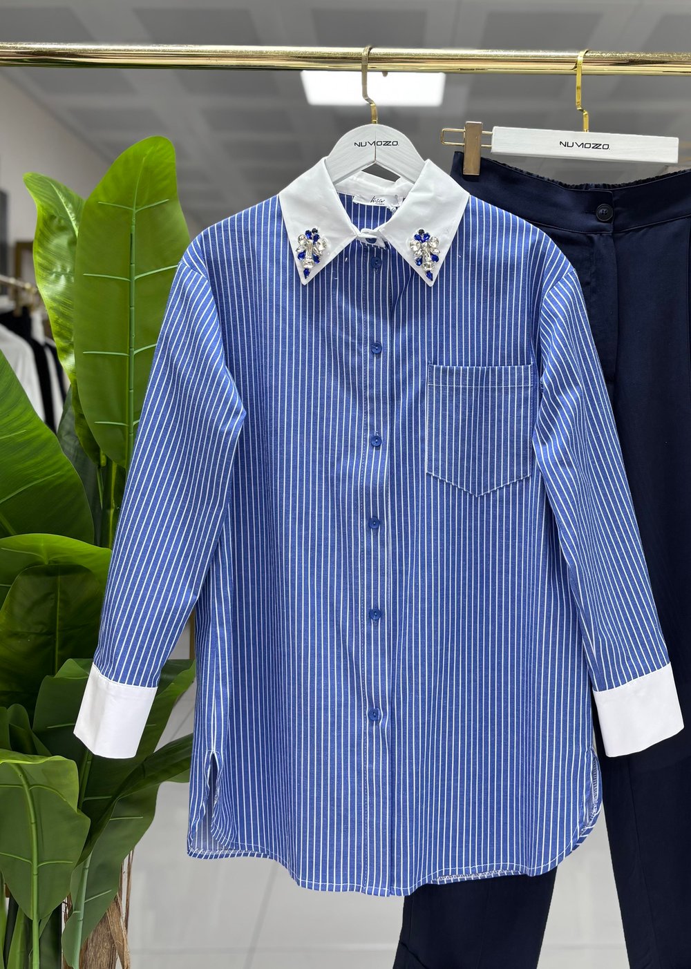 Yaka İşlemeli Gömlek 