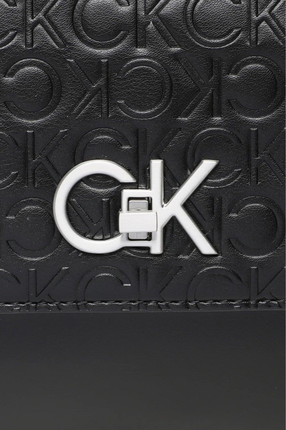 Calvin Klein Kadın Logolu Zincir Askılı Omuz Çantası Siyah