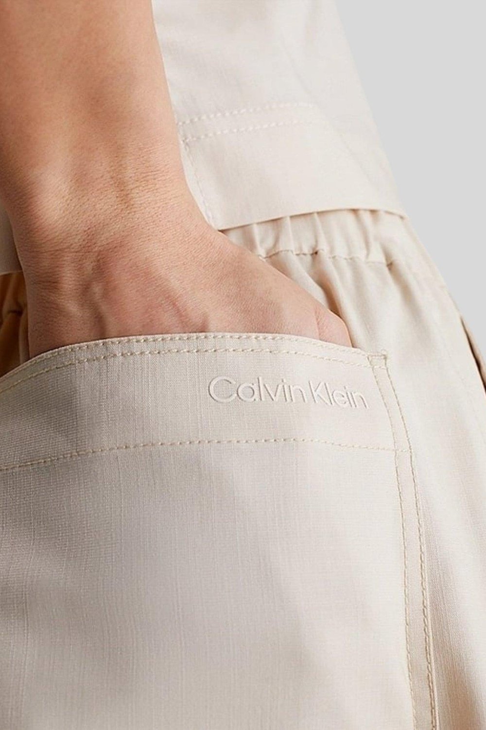 Calvin Klein Kadın Rahat Klasik Şort Bej
