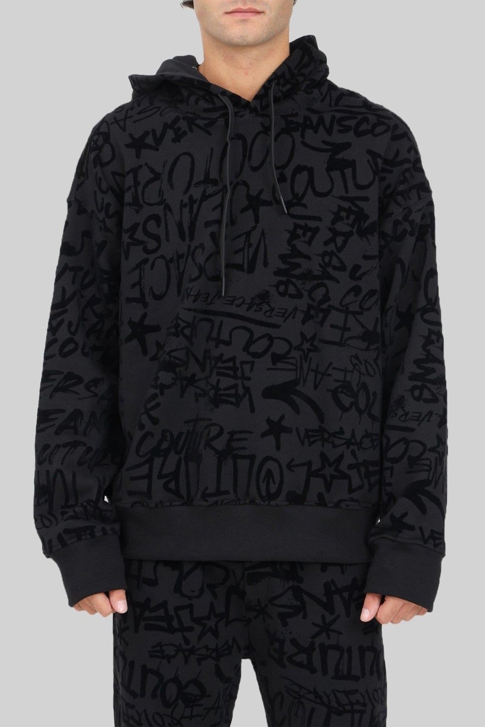 Versace Jeans Couture Erkek Yazı Baskılı Kapüşonlu Uzun Kollu Sweatshirt Siyah 899