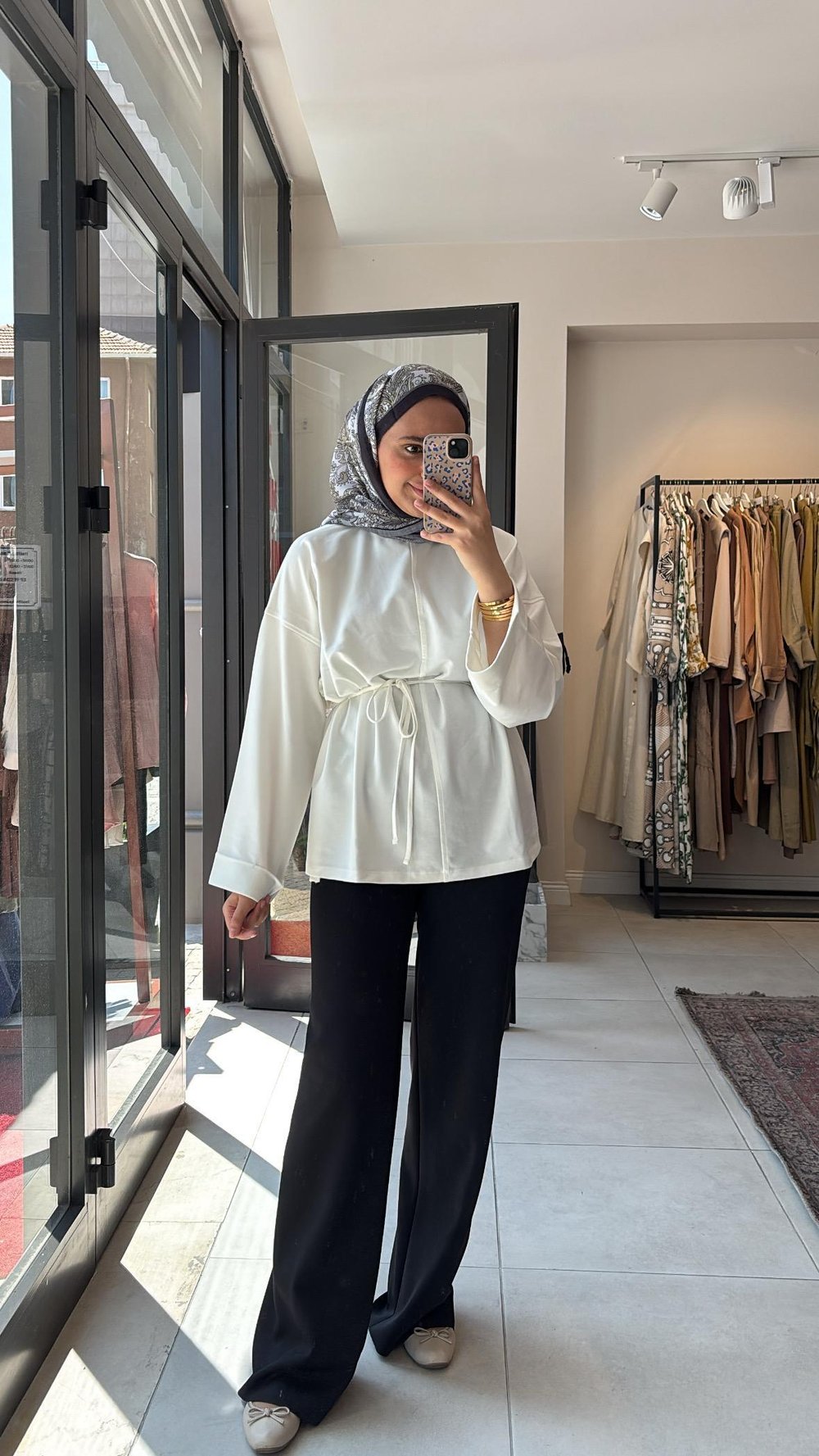 Yırtmaç Detaylı Sweat Beyaz