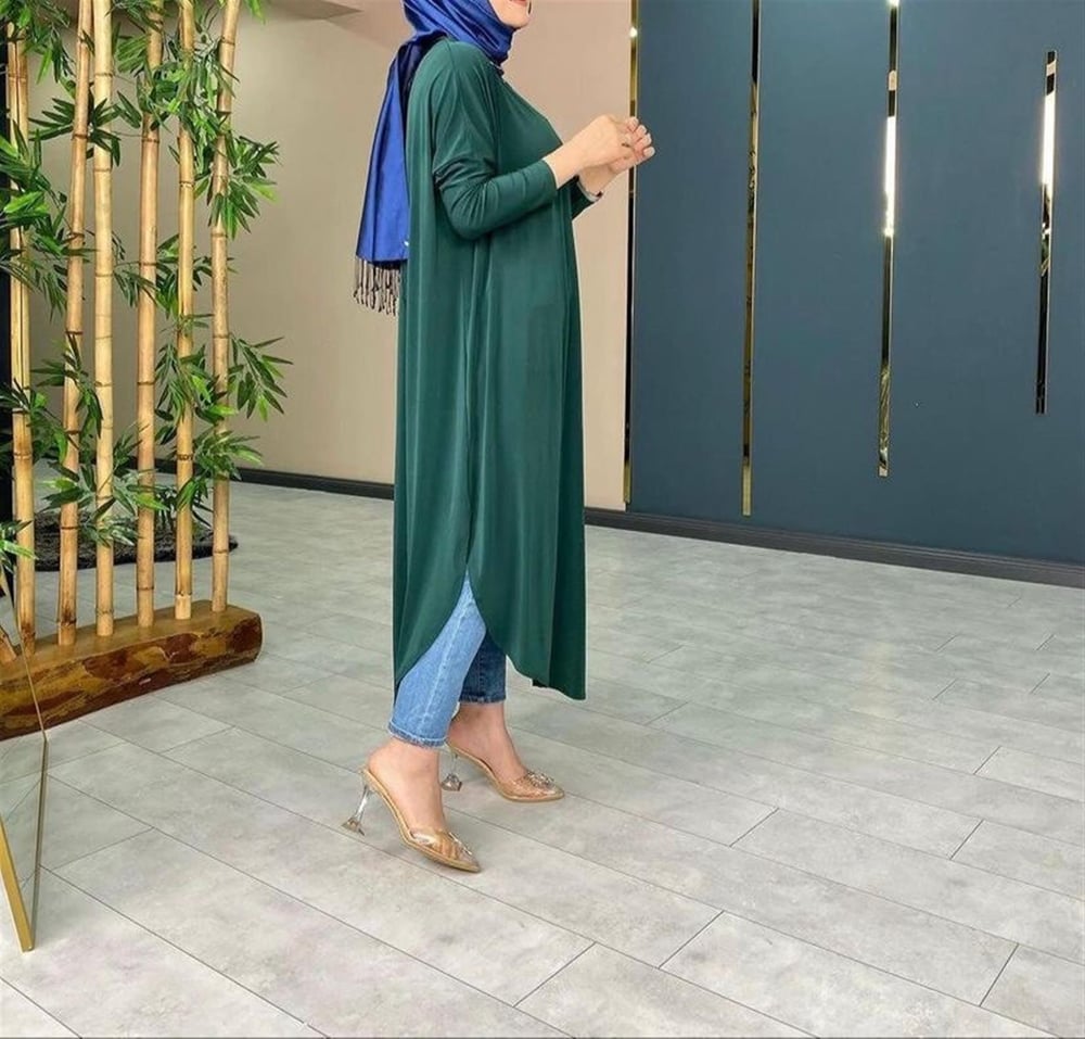 1740 Yanları Yırtmaçlı Eteği Oval Viscon Uzun Tunik
