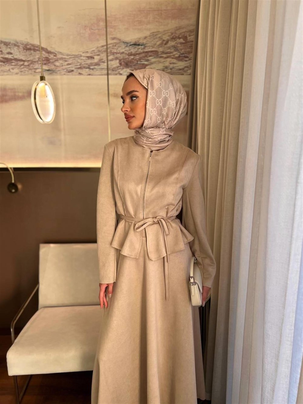 PR695 Önü Fermuarlı Bağıcıklı Etekli Süet Takım