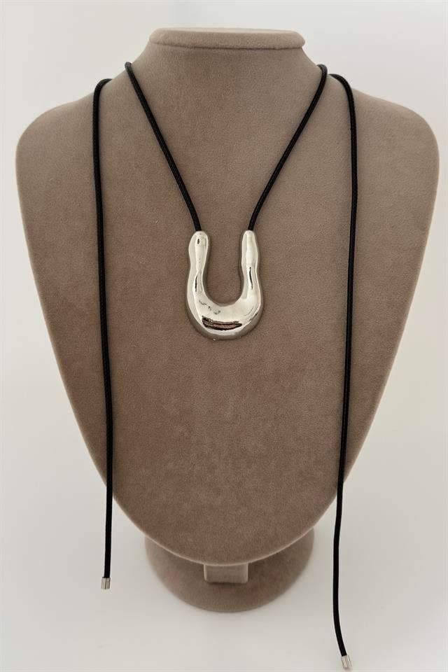 Metal Plaka Model Silver İp Kolye
