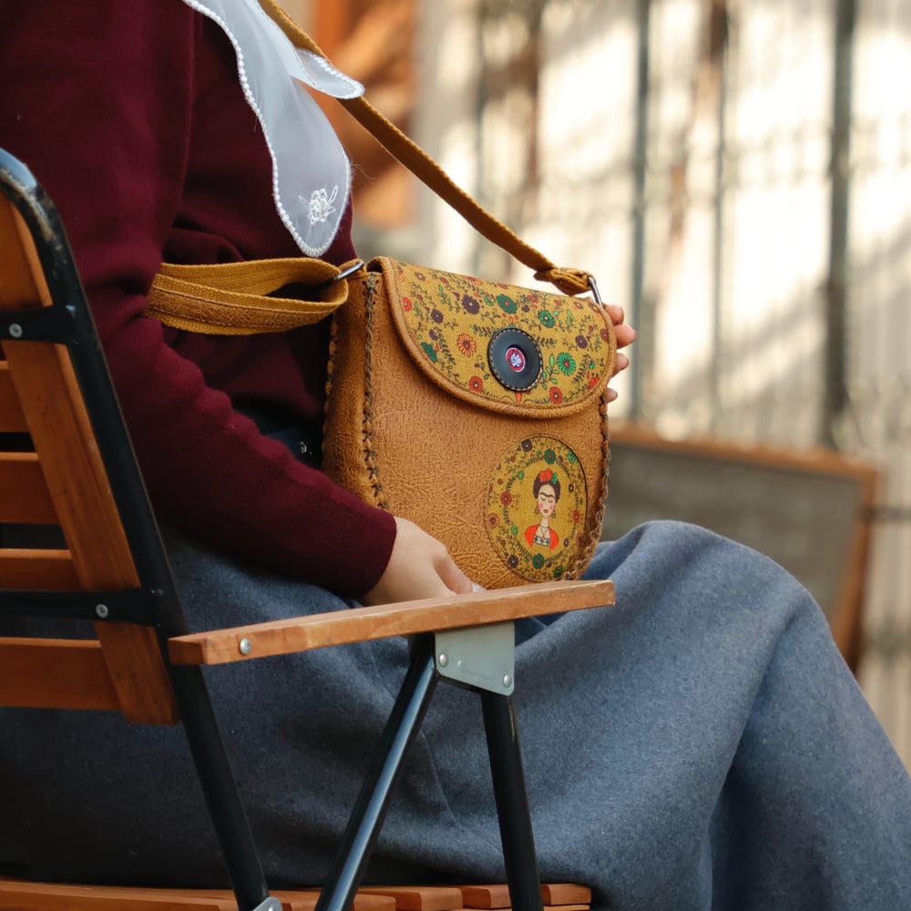 Klasik Frida Çapraz Örgülü Kol Çantası Etnik Bohem Style - Hardal