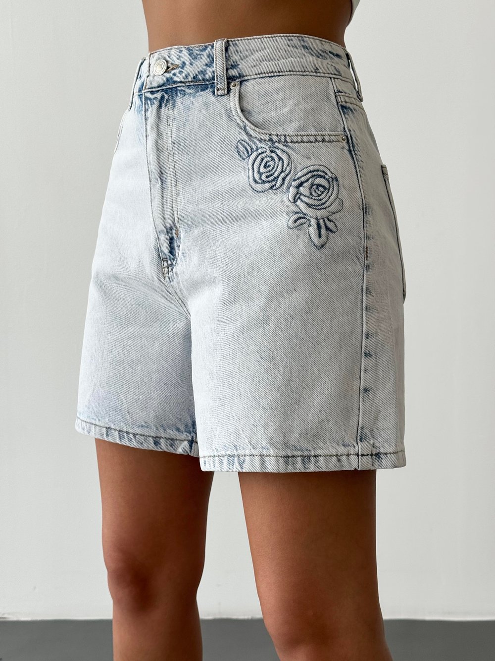 LACARINOGül Nakış Detaylı Light Blue Denim Short