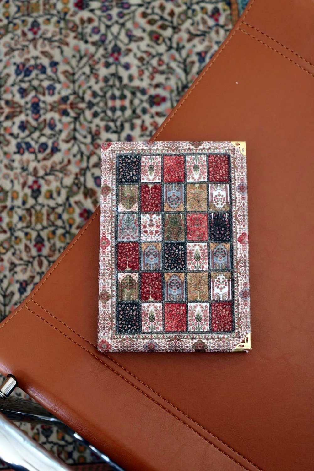 Lal Çizgili Defter