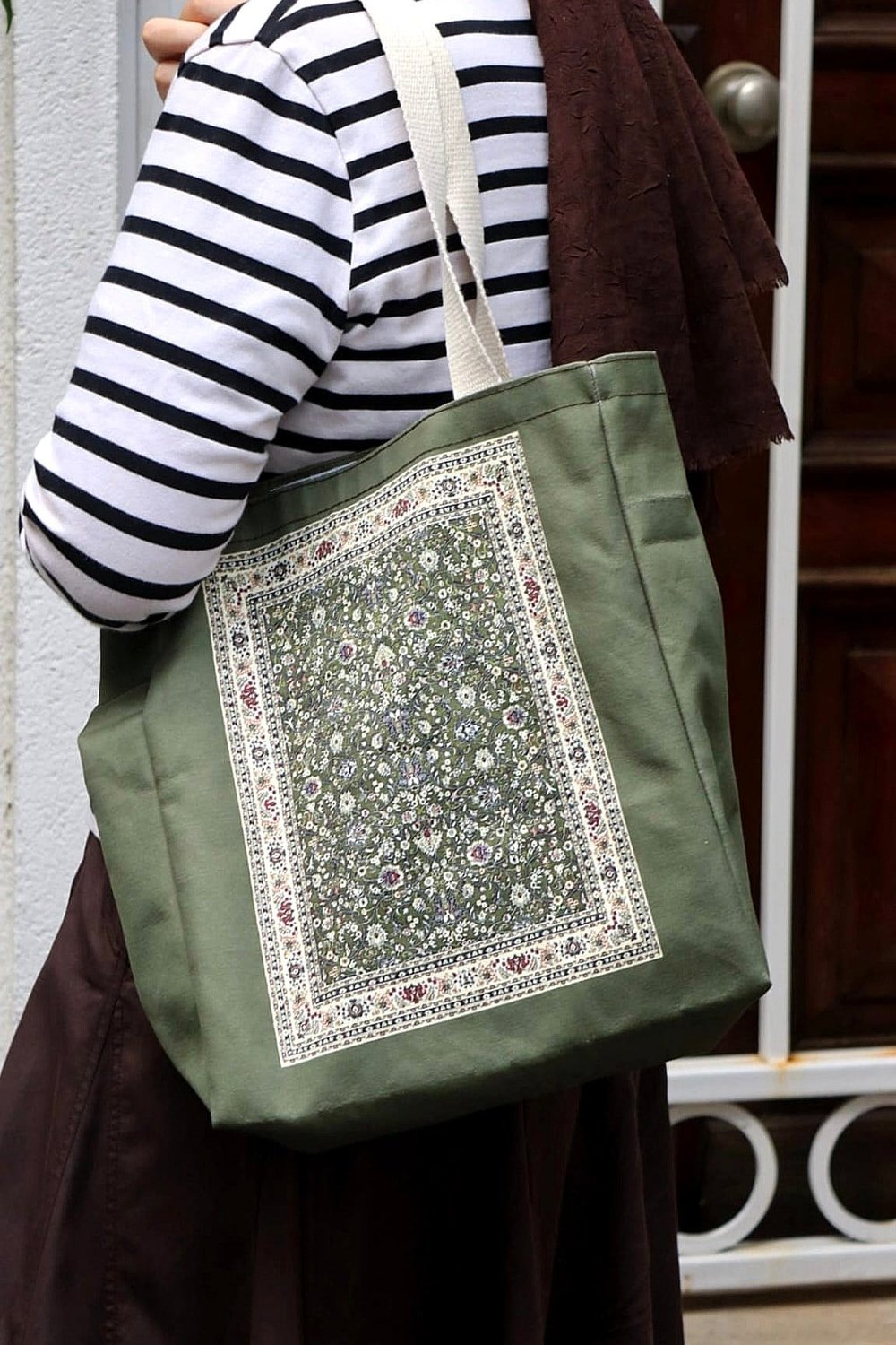 Yeşil Kilim Desen Baskılı Körüklü 40*40 cm 390 gram Bez Çanta