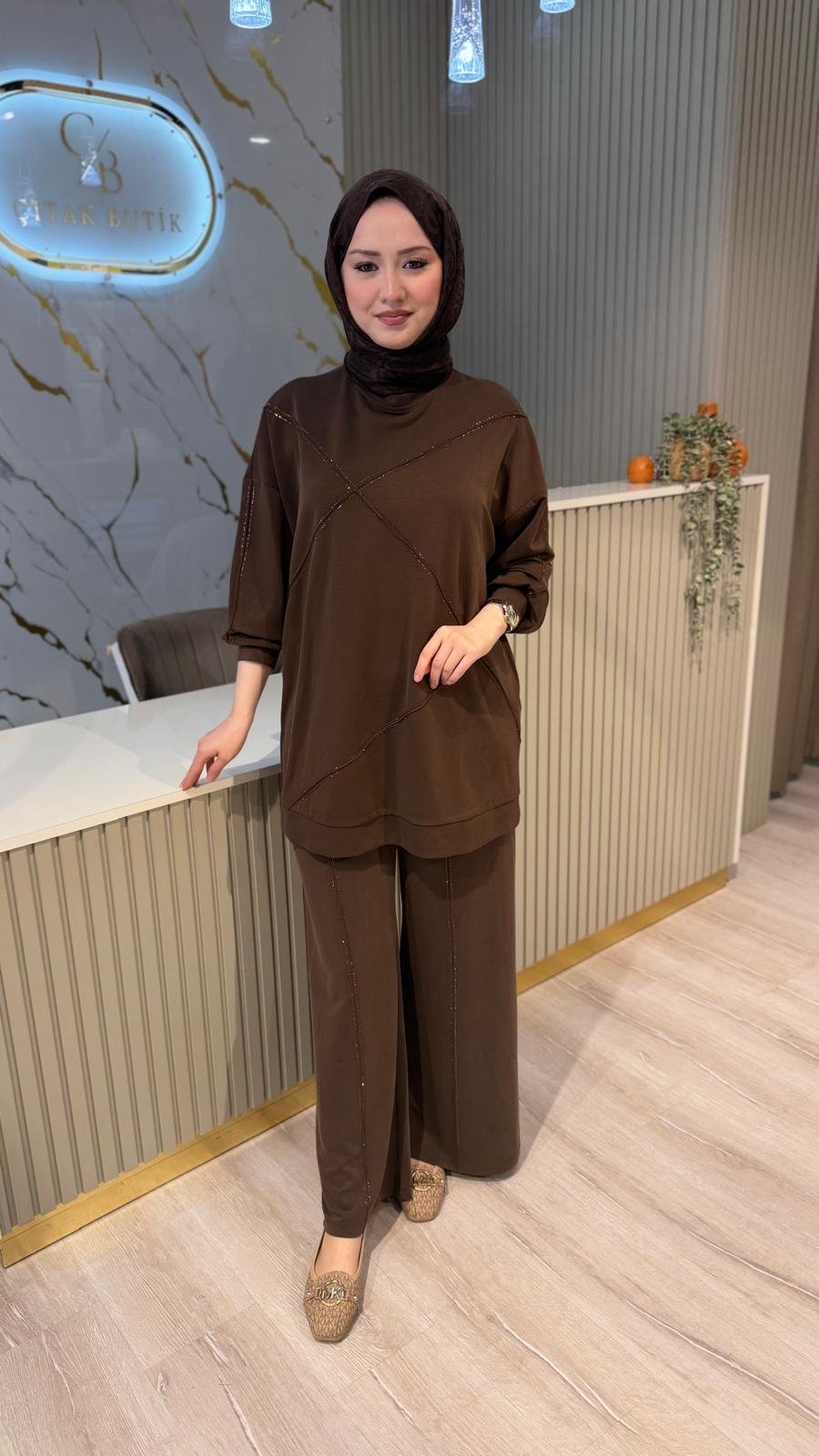3595 TAŞLI PANTOLONLU TAKIM - KAHVERENGİ