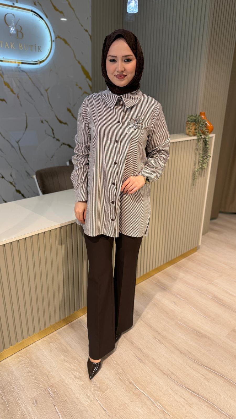 NUSS 3008 TAŞ DETAY ÇİZGİLİ GÖMLEK-KAHVE