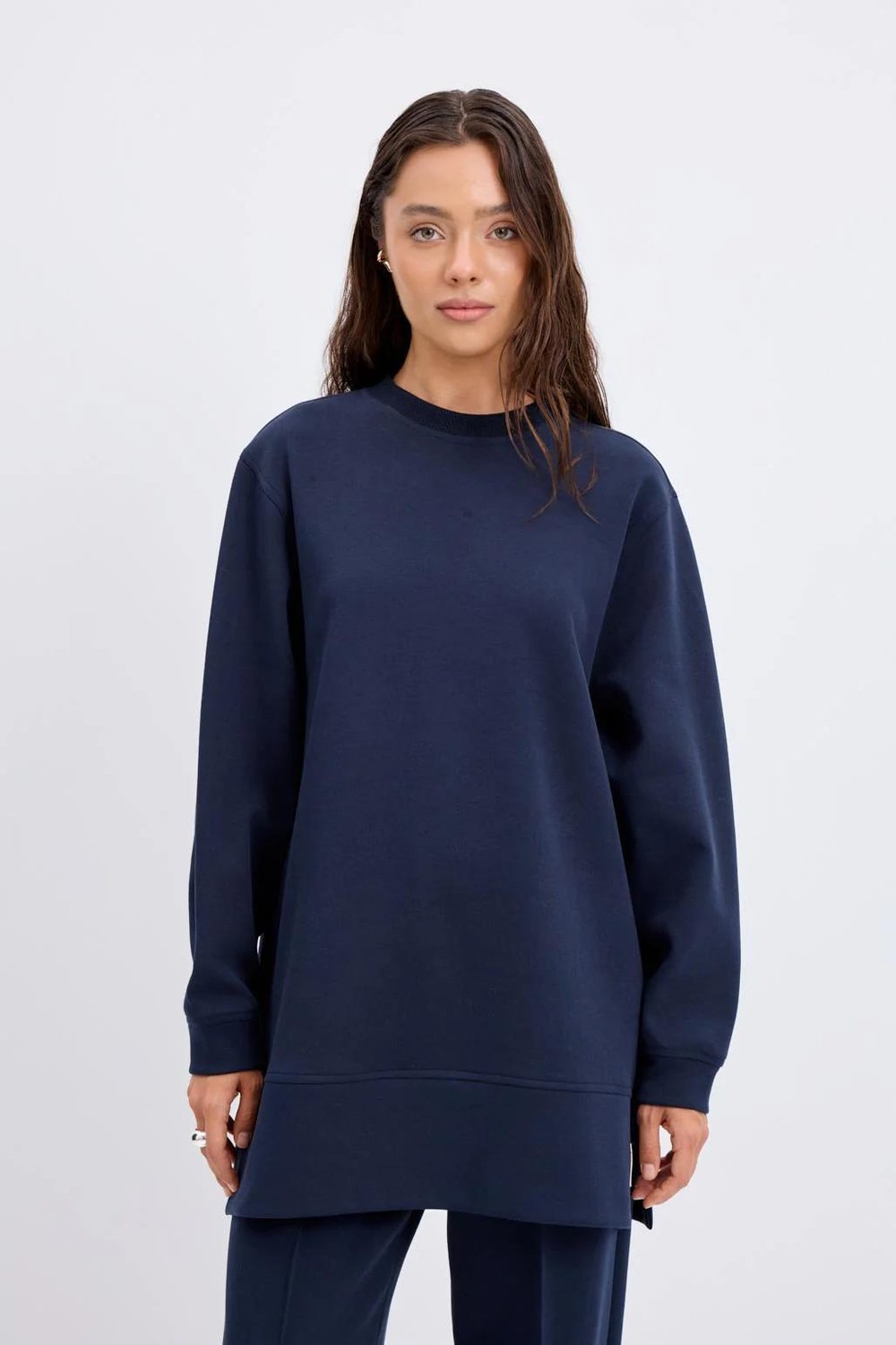OVERSIZE YANDAN YIRTMAÇLI SWEATSHIRT-LACİVERT