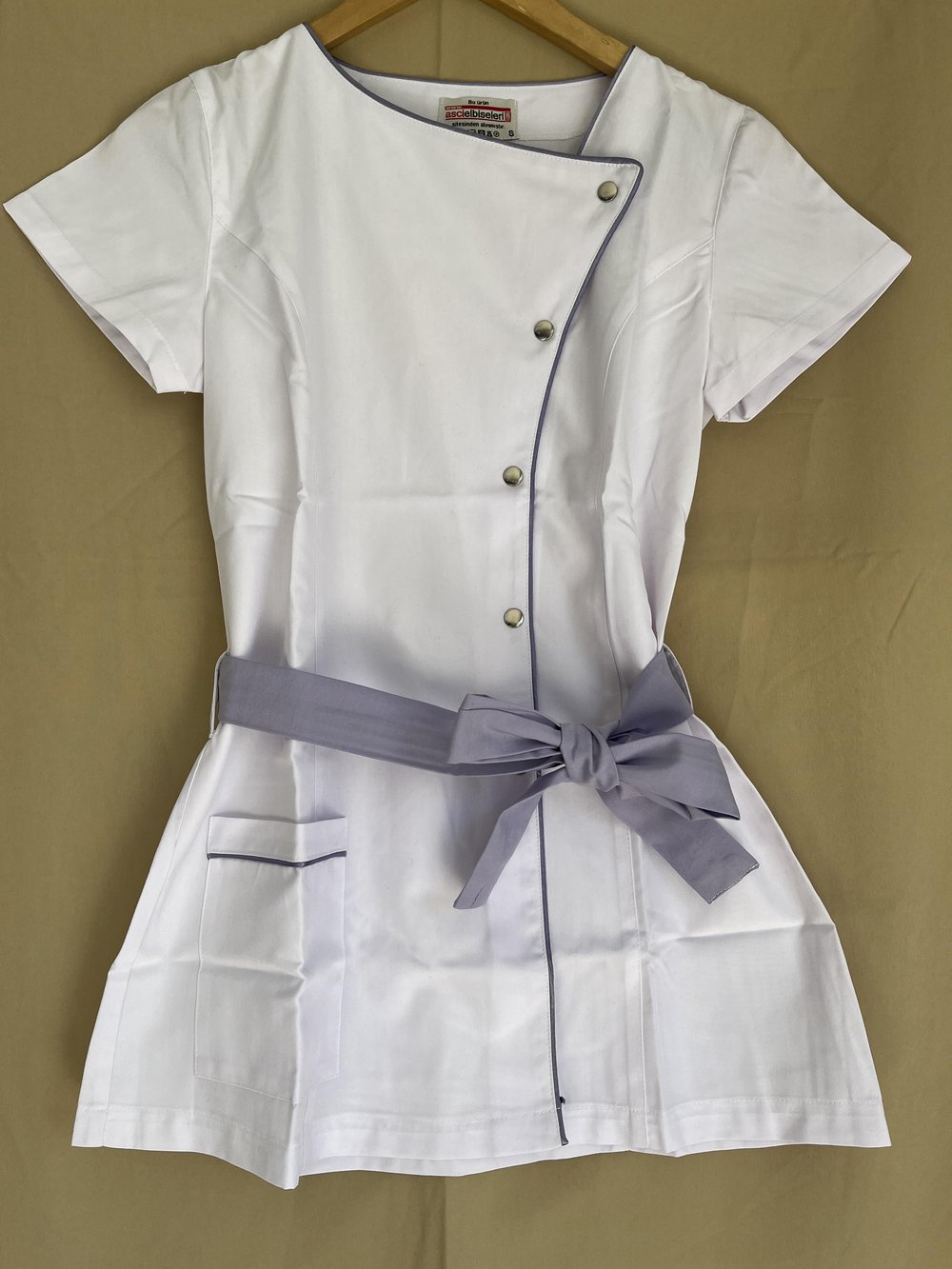 ss11114-beyaz-lila-kemerli-kadin-asci--09cf5f.jpg