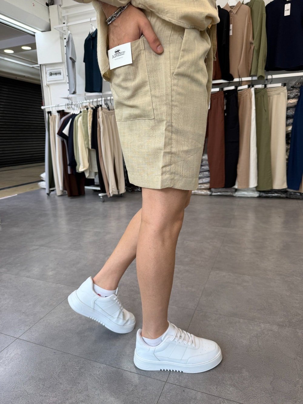Pileli Beli Yarım Lastik Keten Şort Bej