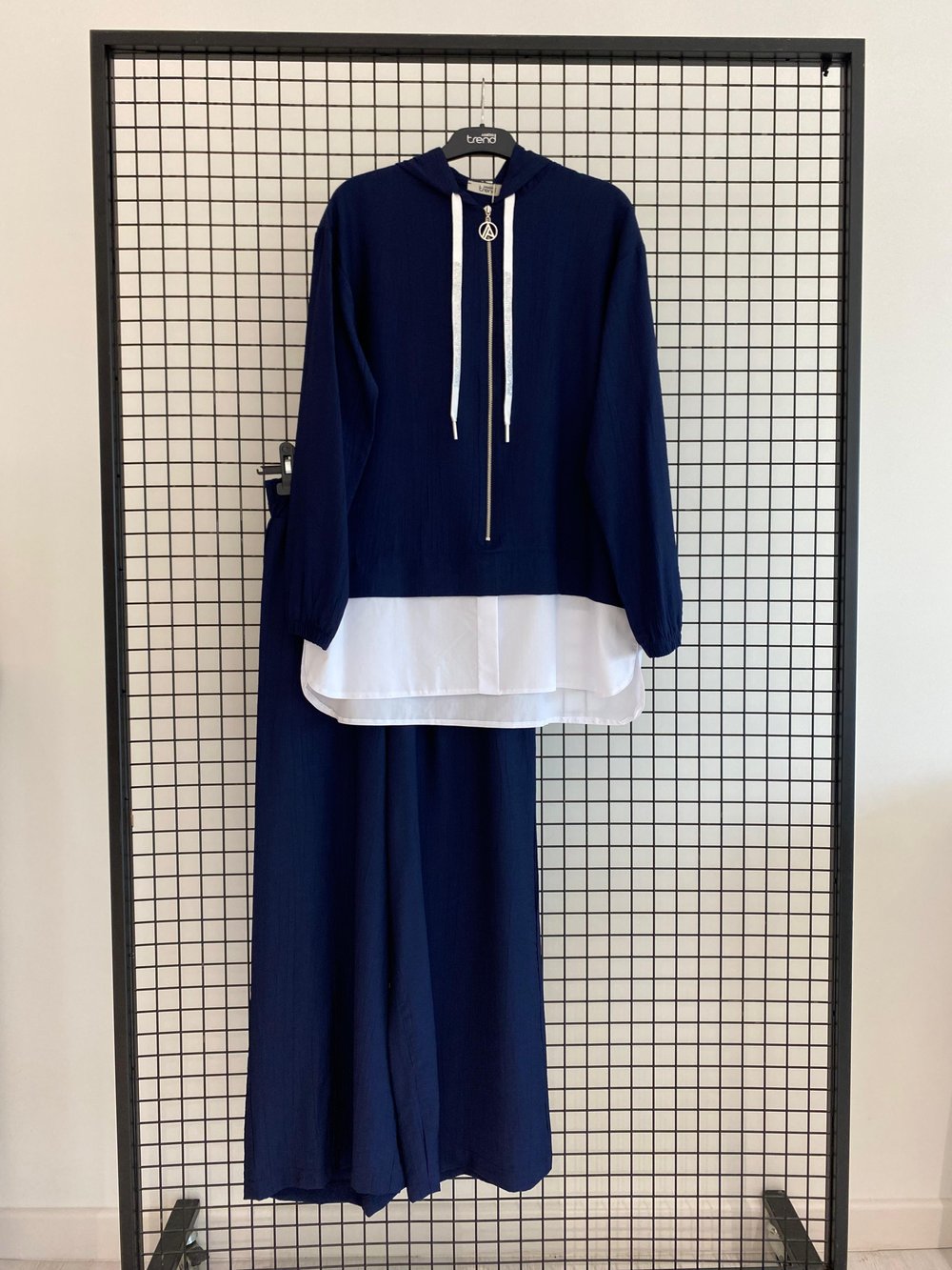 ARMİNE TREND KAPŞONLU İPİ TAŞLI PANTOLONLU TAKIM 25YT697 LACİVERT