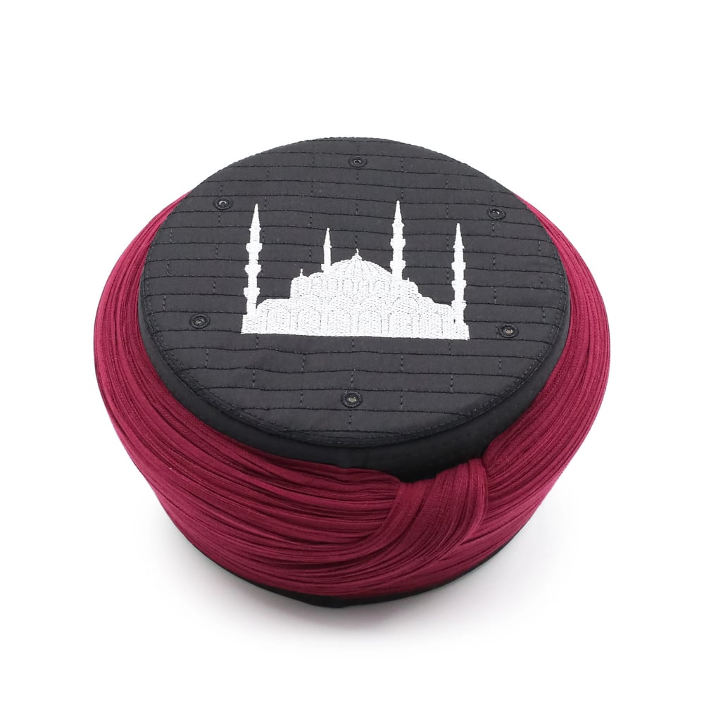 Cami Sarığı – Bordo Kumaş – Siyah Takke – Düz Sarım – Cami Nakışlı – 5 Metre