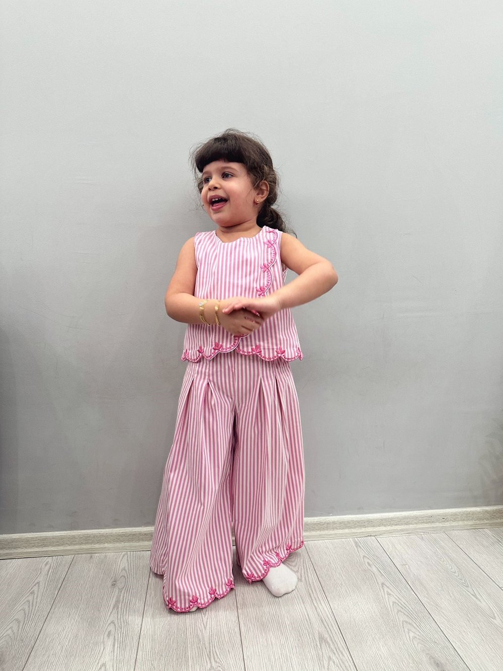 Pembe Nakış İşlemeli Takım