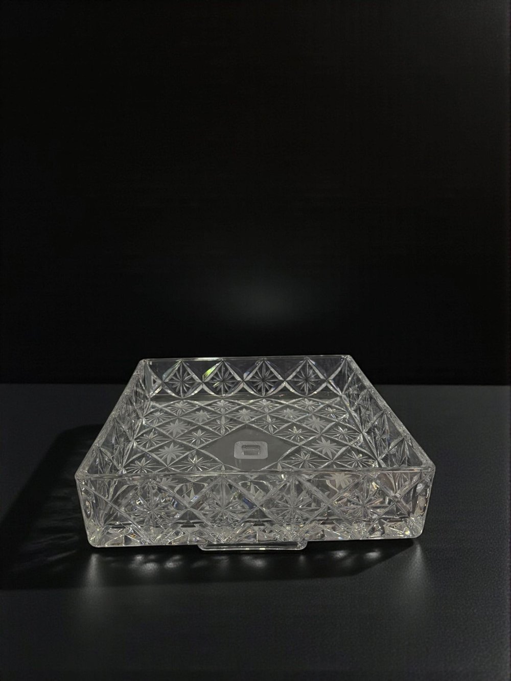 DERİN KARE  TABAK AYAKLI  BÜYÜK BOY        24*24CM YILDIZ DEKOR ŞEFFAF AYAKLI