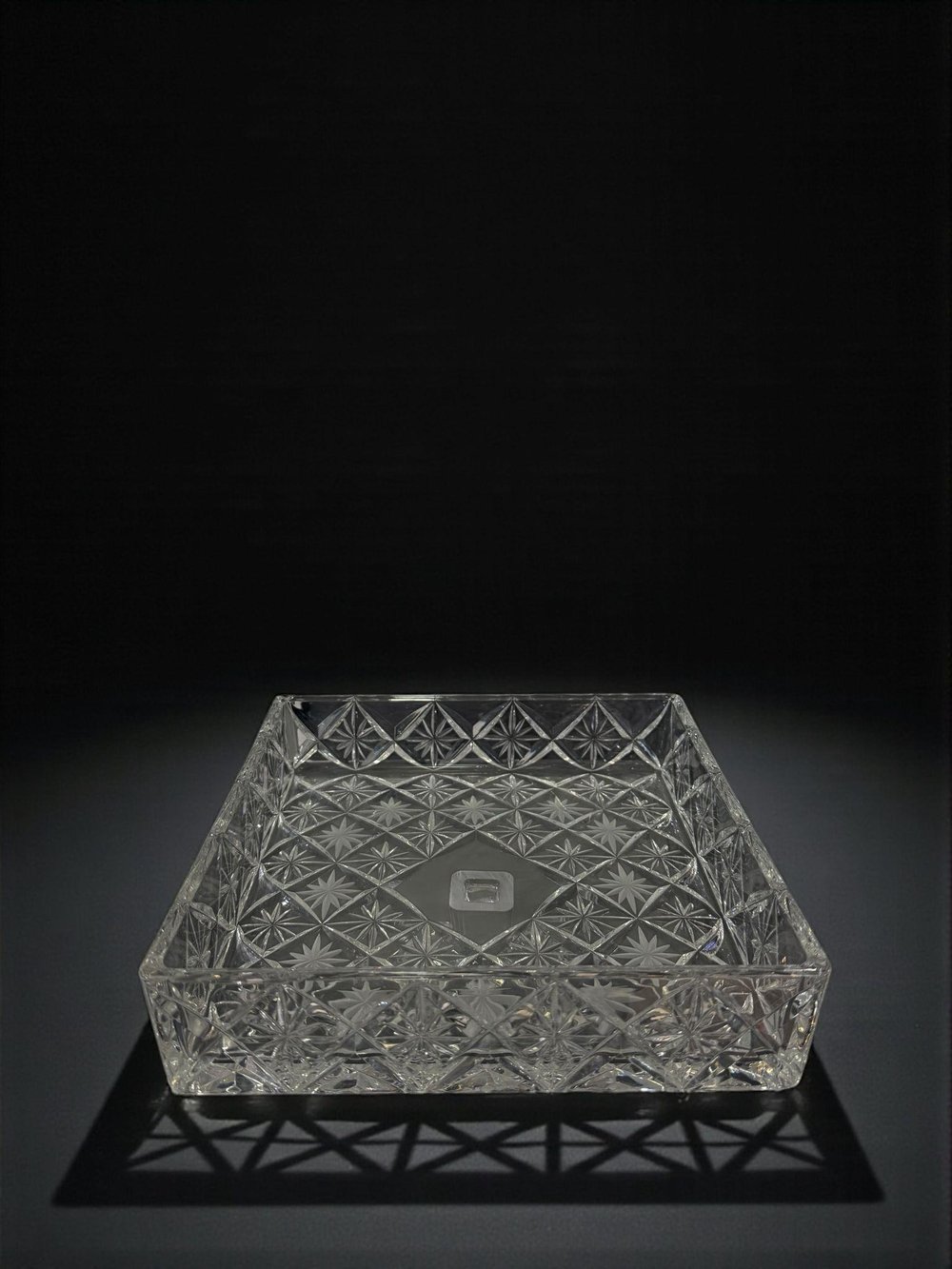 DERİN KARE  TABAK AYAKLI  BÜYÜK BOY        24*24CM YILDIZ DEKOR ŞEFFAF AYAKLI