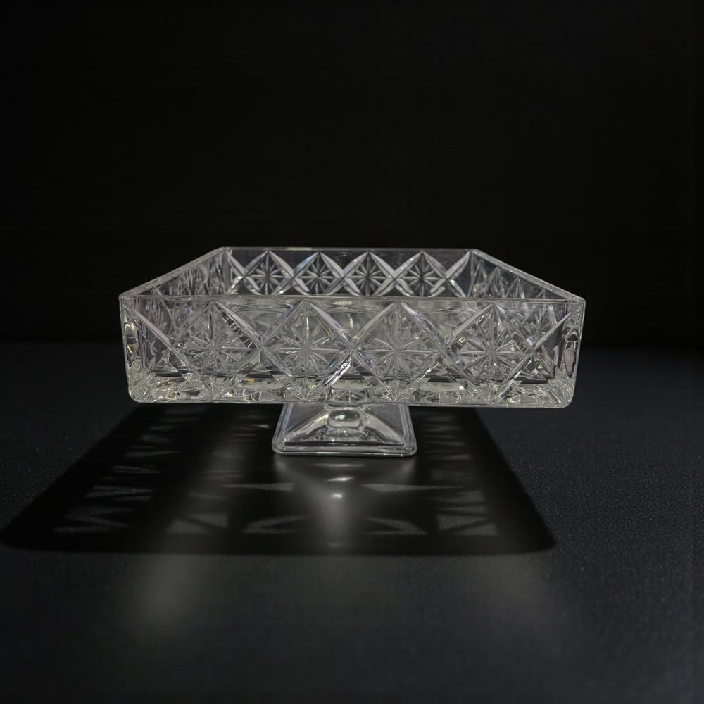 DERİN KARE  TABAK AYAKLI  BÜYÜK BOY        24*24CM YILDIZ DEKOR ŞEFFAF AYAKLI