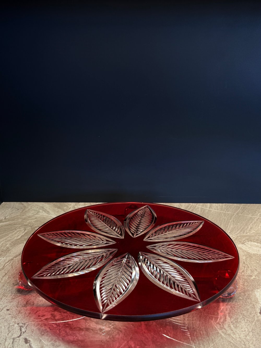 Düz Cam Tabak Kristal Top Ayaklı 28 Cm Yaprak Kırmızı